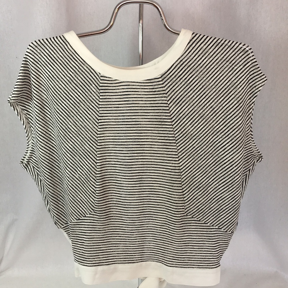 Express black/white top